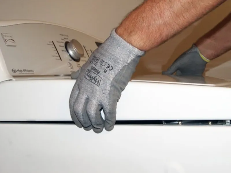 Chi tiết cách tháo ốc vít cố định mâm giặt LG, một bước quan trọng trong việc tháo mâm máy giặt