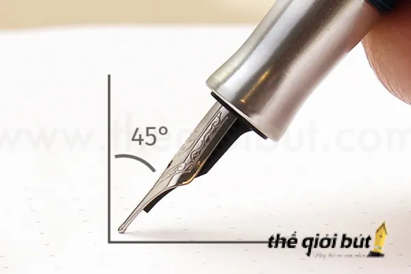 Tư thế cầm bút máy đúng cách để truyền tải nội dung viết một cách mượt mà