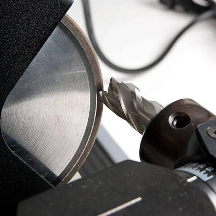 Những lưu ý quan trọng để thực hiện cách mài mũi khoan sắt an toàn và chính xác.