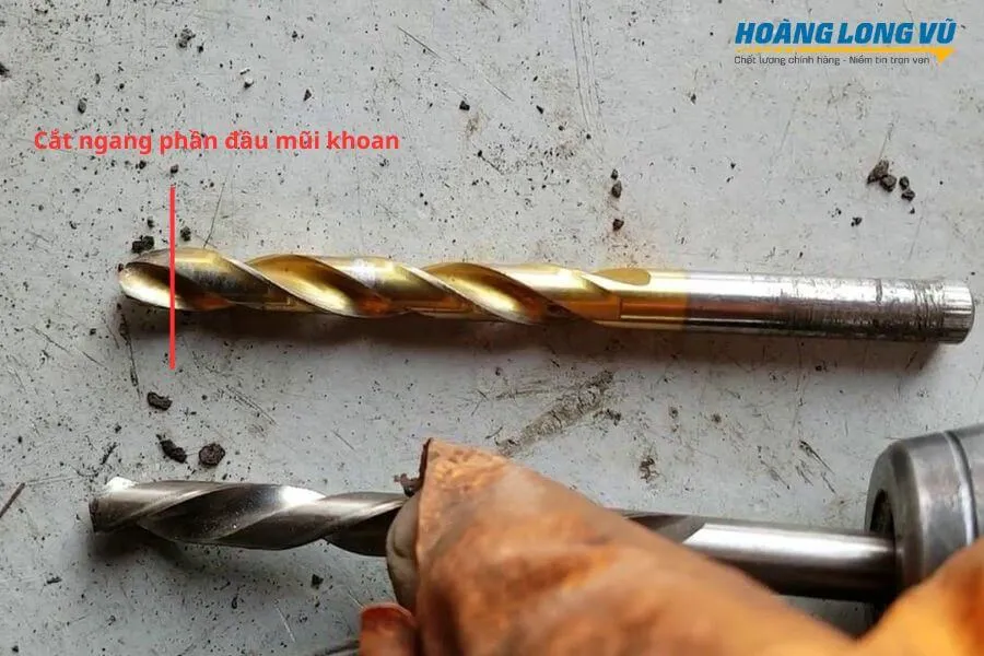 Cắt bỏ phần mũi khoan bị hỏng bể