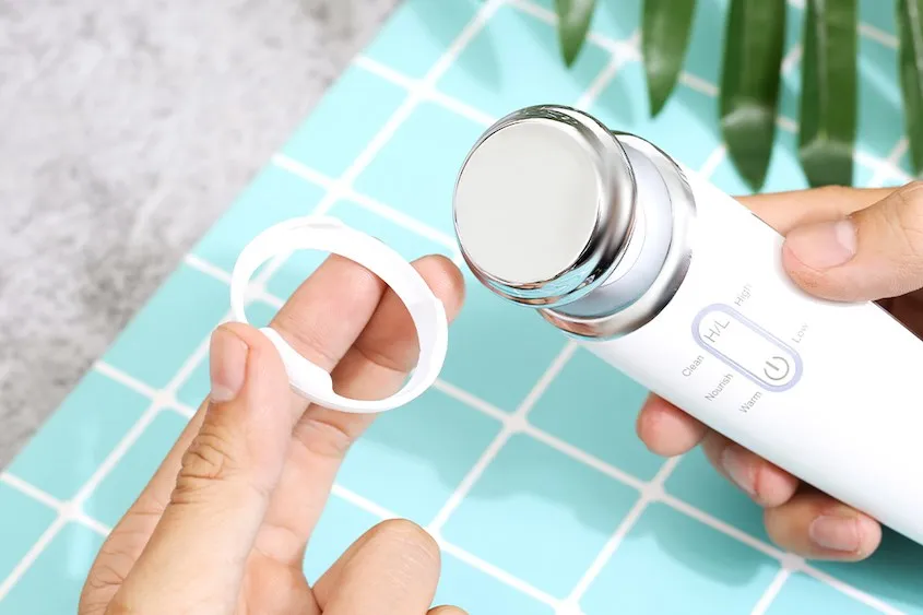 Máy massage đẩy tinh chất Halio White