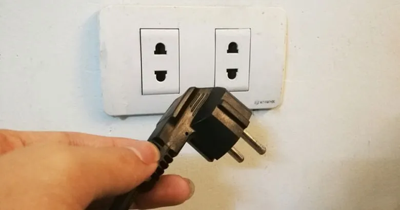 Luôn ngắt nguồn điện và đảm bảo an toàn tuyệt đối khi tiến hành cách lắp máy giặt Toshiba, tránh các rủi ro về điện.