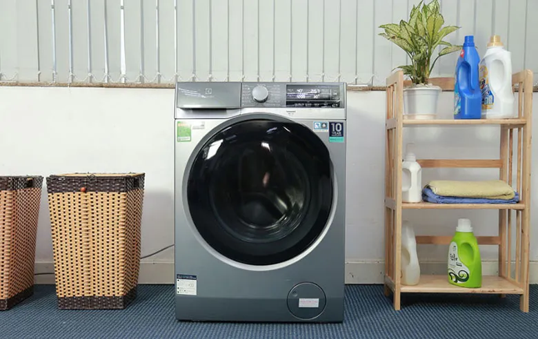 Kiểm tra kỹ nguồn điện và nước trước khi hoàn tất cách lắp máy giặt Electrolux