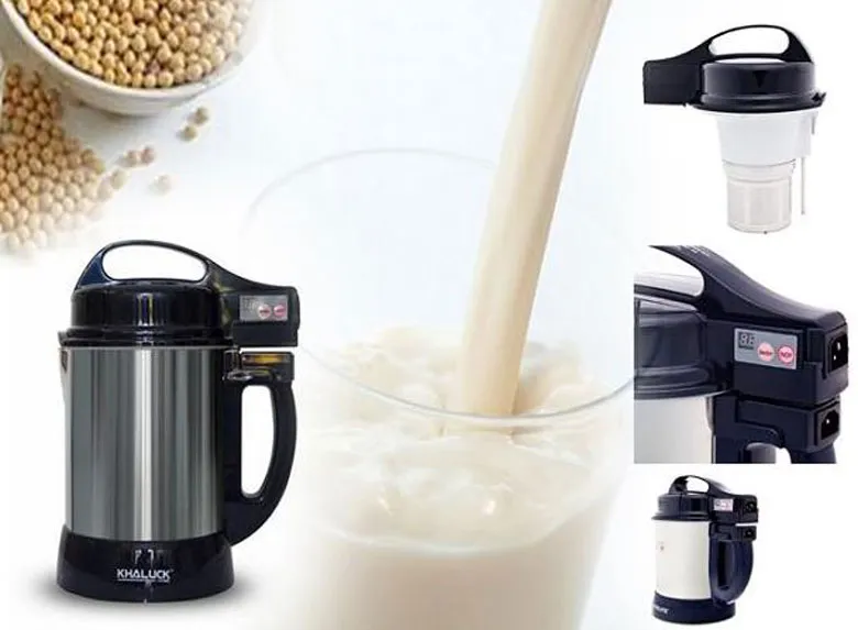 Đổ đậu nành đã sơ chế và nước vào máy làm sữa đậu nành theo đúng tỷ lệ khuyến nghị của nhà sản xuất.