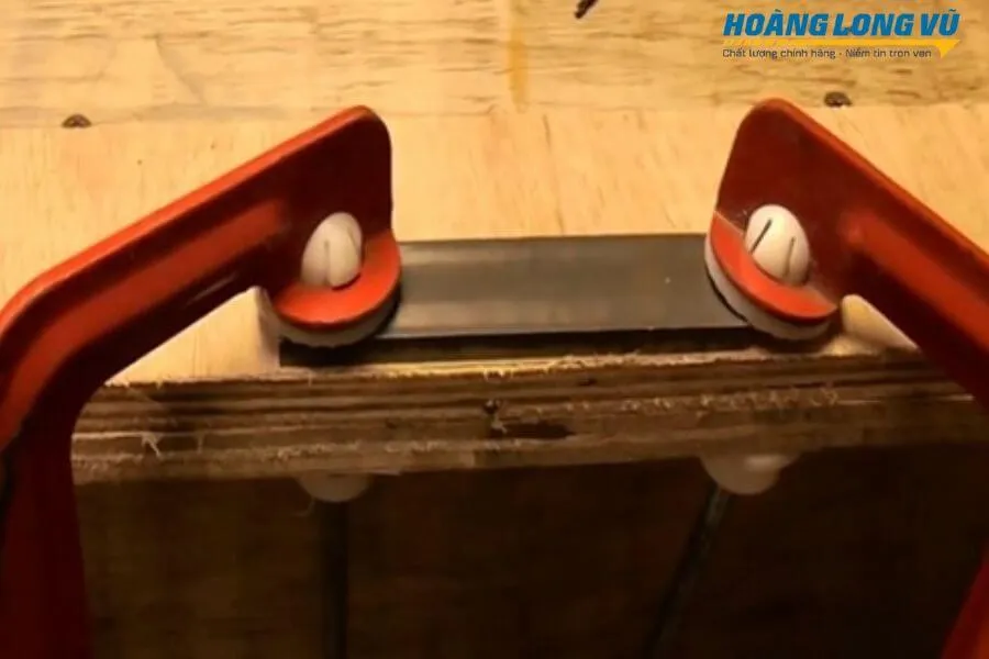 Cố định vật liệu khoan thép cứng