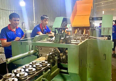 Cách Sử Dụng Lô Cuốn Tóc Mái Hiệu Quả Cho Kiểu Tóc Bồng Bềnh Tự Nhiên Cách Sử Dụng Lô Cuốn Tóc Mái Hiệu Quả Cho Kiểu Tóc Bồng Bềnh Tự Nhiên