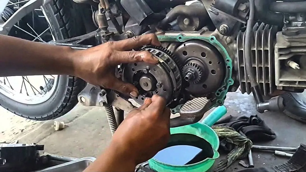 Chi phí thay côn xe máy Lead tùy thuộc vào loại và mức độ hư hỏng