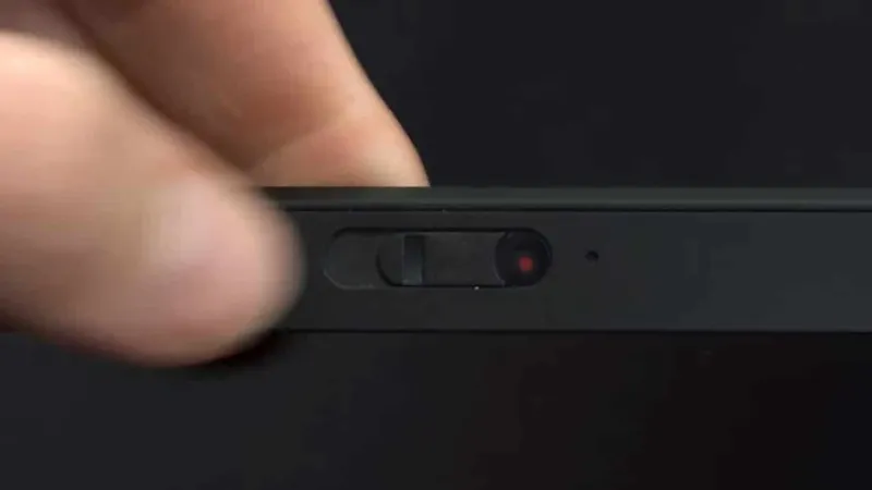 Công Tắc Gạt Vật Lý (Physical Shutter/Switch)