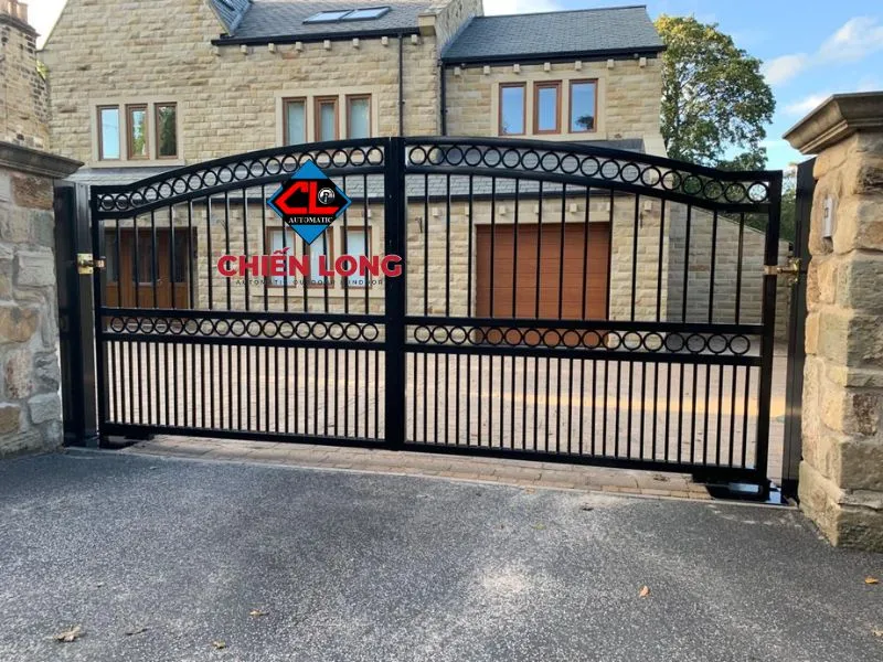 Các loại motor cổng tự động và phụ kiện cần thiết được chuẩn bị kỹ lưỡng trước khi lắp đặt