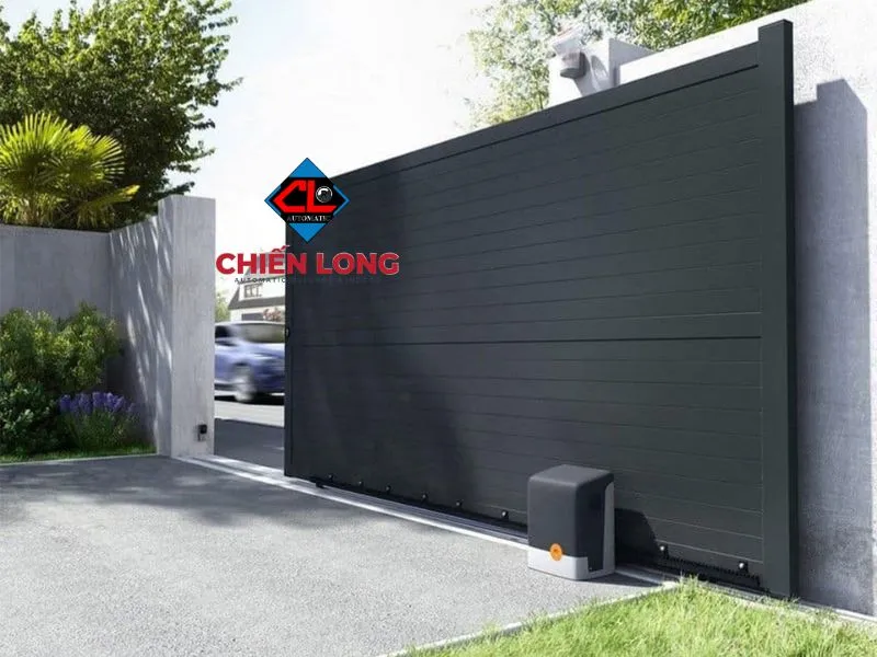 Cổng xếp inox với thiết kế chắc chắn, bền bỉ cho các công trình công nghiệp