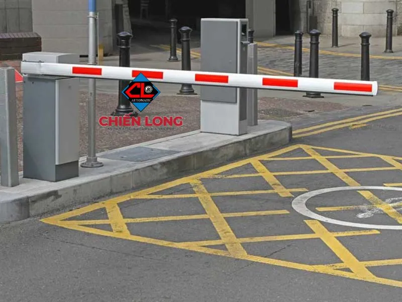 Mái hiên tự động che phủ toàn bộ khu vực sân thượng, tối ưu tiện ích