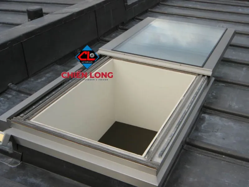 Hệ thống giếng trời tự động hiện đại, kết hợp chức năng thông gió và chiếu sáng