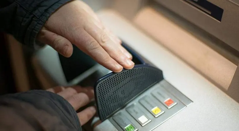 Hệ thống bảo mật mật khẩu đóng vai trò cốt lõi trong cách làm máy atm dùng mật khẩu để mở, bảo vệ giao dịch.