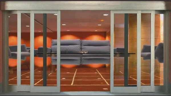 Cửa trượt tự động hai cánh bằng kính, minh họa một lựa chọn phổ biến và chi phí lắp đặt cửa tự động.