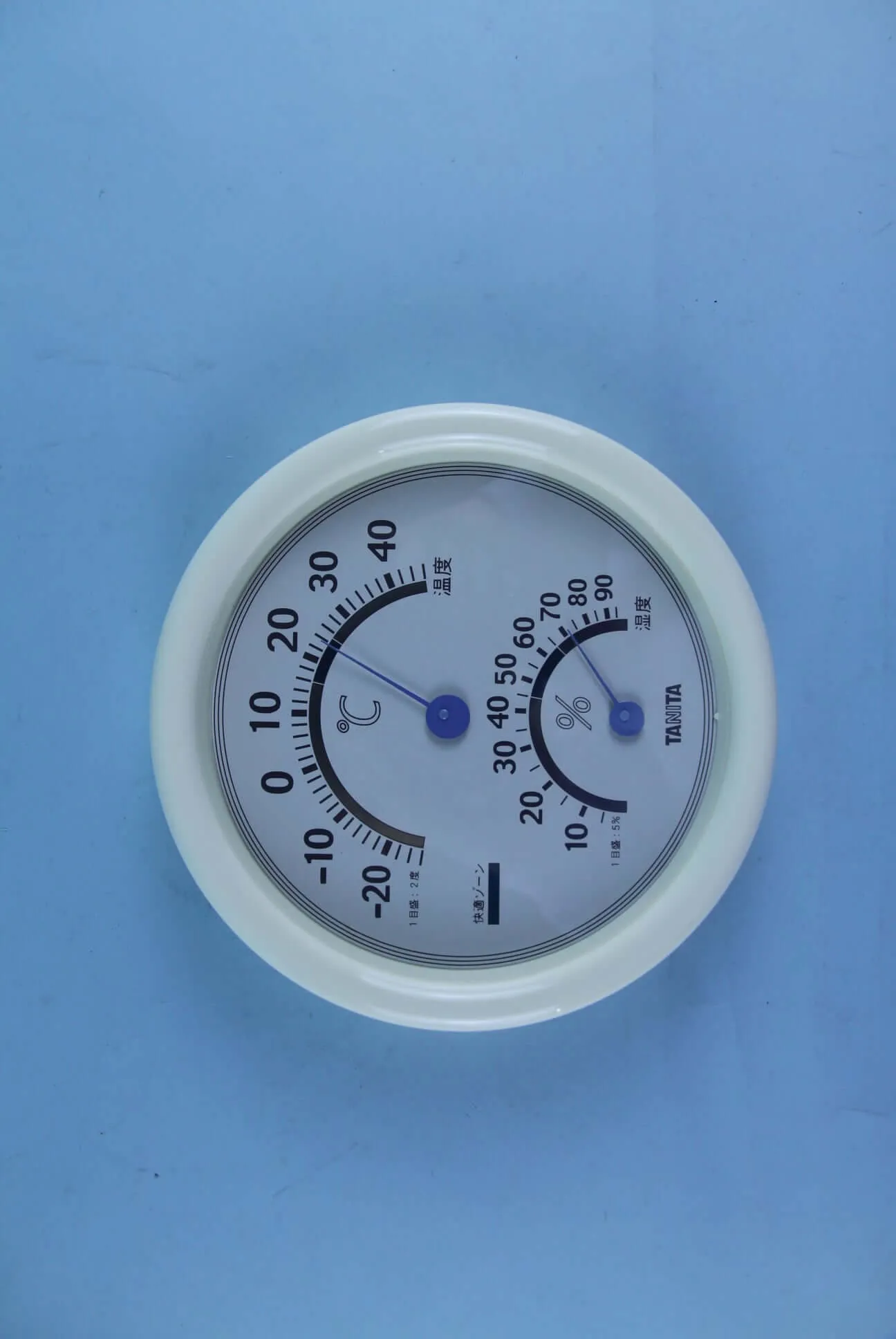 Đồng hồ Tanita TT-513 theo dõi nhiệt độ và độ ẩm, bảo vệ sức khỏe gia đình