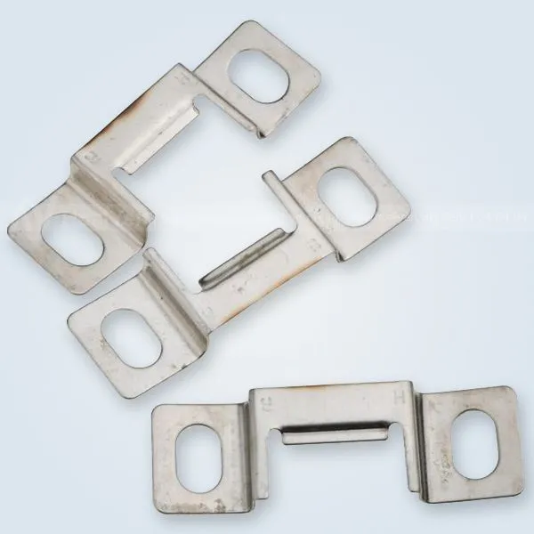 Lưỡi dao nhiệt chuyên dụng của máy cắt mỏ gà, yếu tố quan trọng trong cách sử dụng máy cắt mỏ gà an toàn.