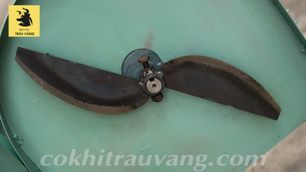 Lưỡi dao thái chuối mới, sẵn sàng lắp đặt để đảm bảo hiệu quả của máy