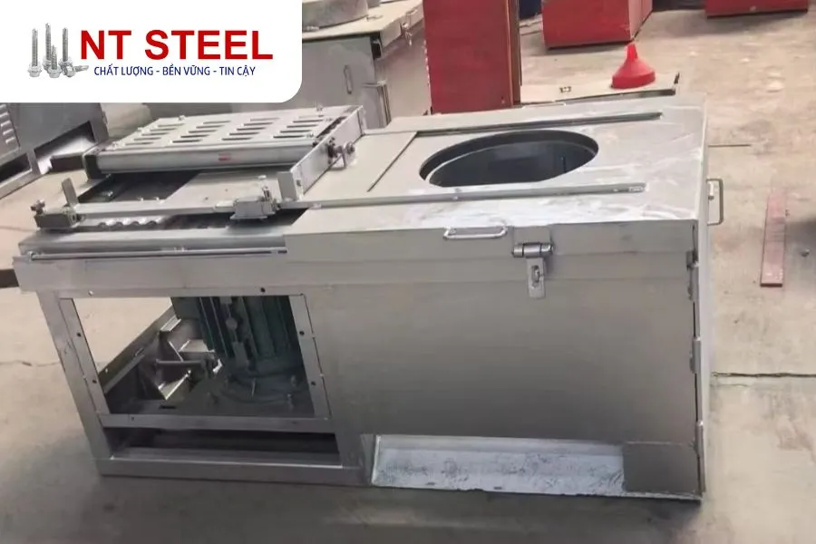 Hệ thống máy mạ kẽm hiện đại phủ lớp bảo vệ cho ốc vít, nâng cao khả năng chống ăn mòn trong dây chuyền sản xuất