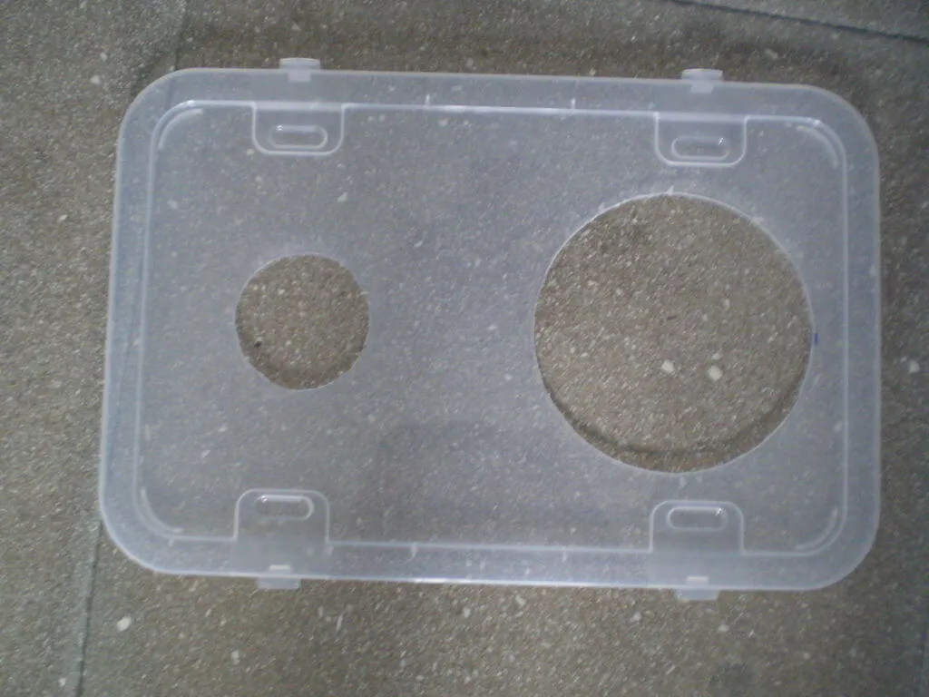 Cắt đúng theo hình đã vẽ để chế máy lạnh bằng thùng xốp