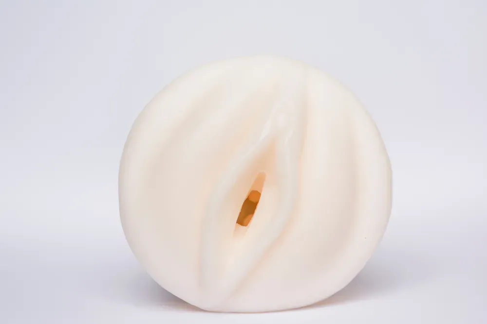 Món đồ chơi tình yêu dành cho nữ được thiết kế với hình dáng và kích thước tương tự như âm đạo của phụ nữ, nhằm làm tăng trải nghiệm thủ dâm ở nam giới.