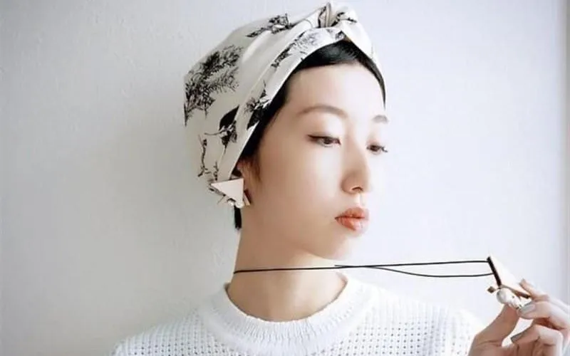 Dùng khăn turban sửa tóc mái