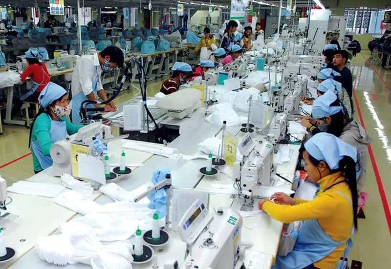 Sử dụng máy may công nghiệp điện tử tiết kiệm tối đa nhân lực lao động.