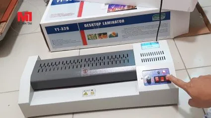 Máy ép plastic YT 320 đang hoạt động, minh họa allintitle:cách sử dụng máy ép plastic yt 320 để bảo quản tài liệu