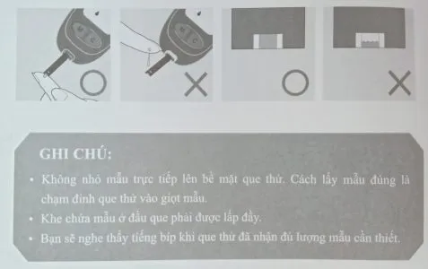 Giọt máu được đưa vào que thử đúng vị trí để máy đo đường huyết OGcare hoạt động