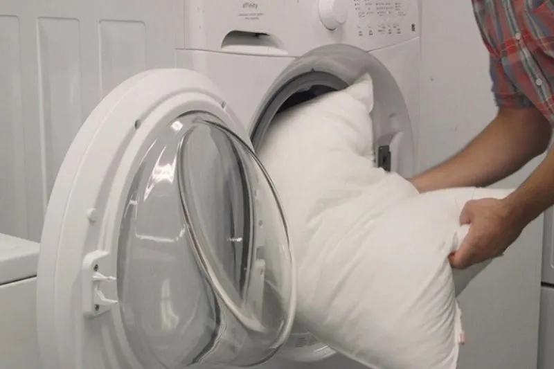 Giặt gối bằng máy giặt Electrolux EWF85661