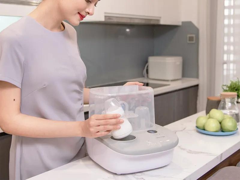 Hình ảnh tổng quan về máy hâm sữa Moaz Bebe, minh họa thiết kế và chức năng chính, hỗ trợ việc cách sử dụng máy hâm sữa Moaz Bebe dễ dàng.