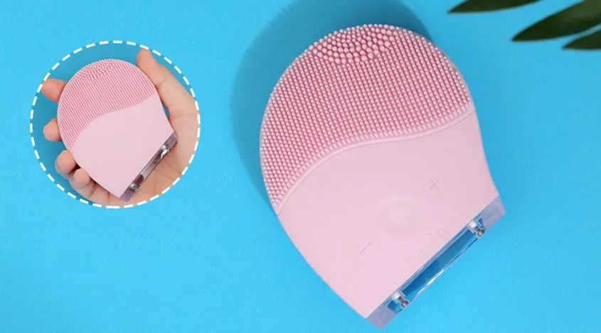 Máy rửa mặt Halio màu hồng nhạt đảm bảo vệ sinh da mặt