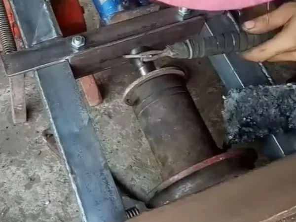 Hàn trục ép vào máy