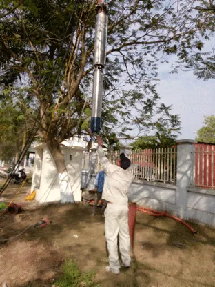 thả bơm chìm giếng khoan