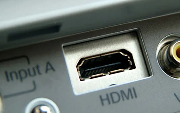 Cổng HDMI hình thang dẹt, chuẩn kết nối phổ biến cho âm thanh và hình ảnh HD trên máy tính cây