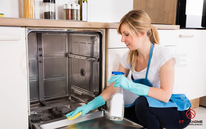 Vệ sinh máy rửa bát định kỳ