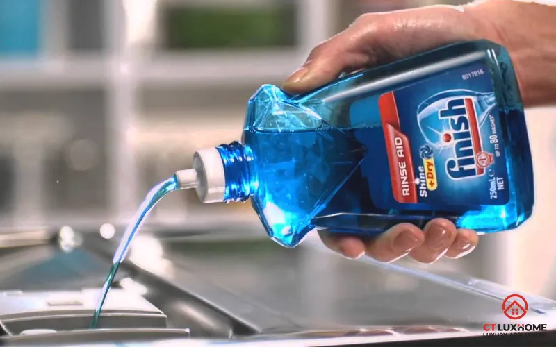 Sử dụng đúng chất tẩy rửa dành riêng cho máy rửa bát