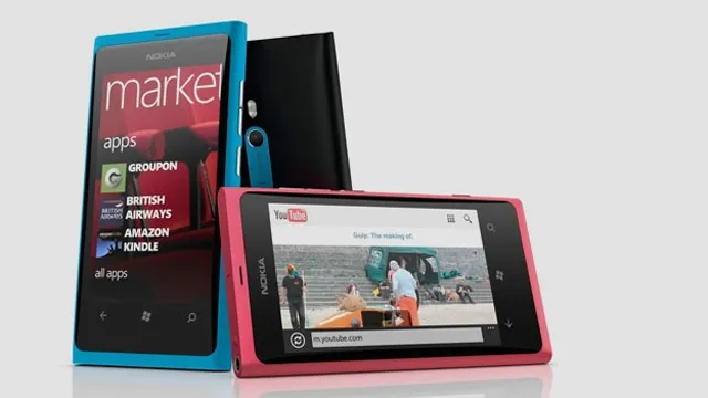 Giao diện chính của hệ điều hành Windows Phone 8.1 trên Lumia 520 hiển thị các Live Tiles