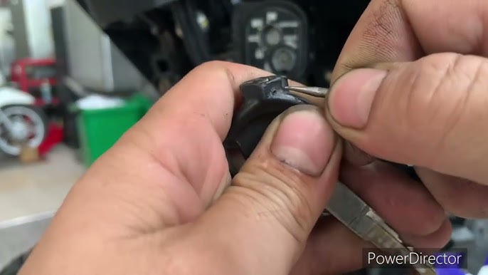 Cách Mở Nắp Đậy Ổ Khóa Xe Máy An Toàn Và Hiệu Quả