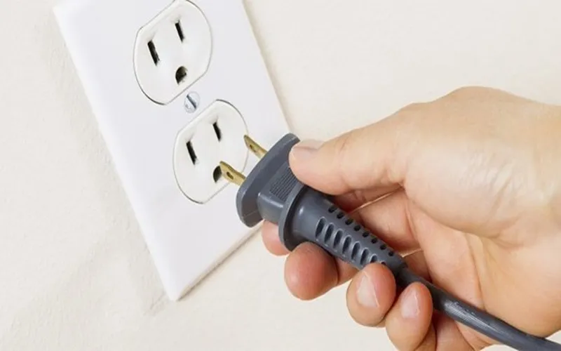 Kết nối nguồn điện máy giặt trực tiếp vào ổ cắm tường có tiếp địa để đảm bảo an toàn.