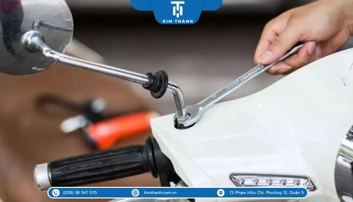 Các bước lắp đặt gương chiếu hậu xe máy tại nhà