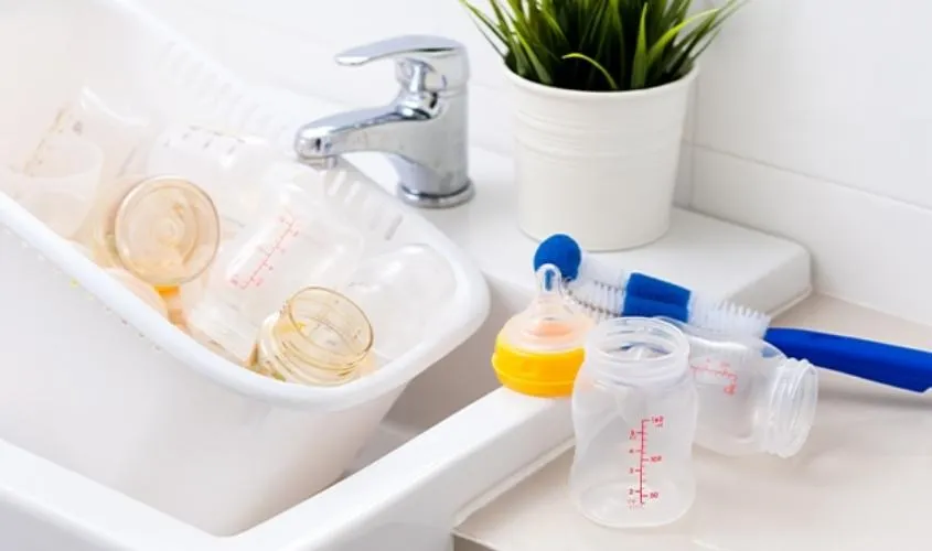 Vệ sinh tay và tiệt trùng dụng cụ hút sữa điện đôi Gluck