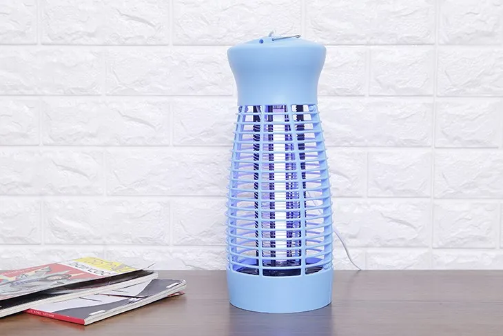 Đèn bắt muỗi Comet CM069 với lưới điện, minh họa cấu tạo của máy bắt muỗi