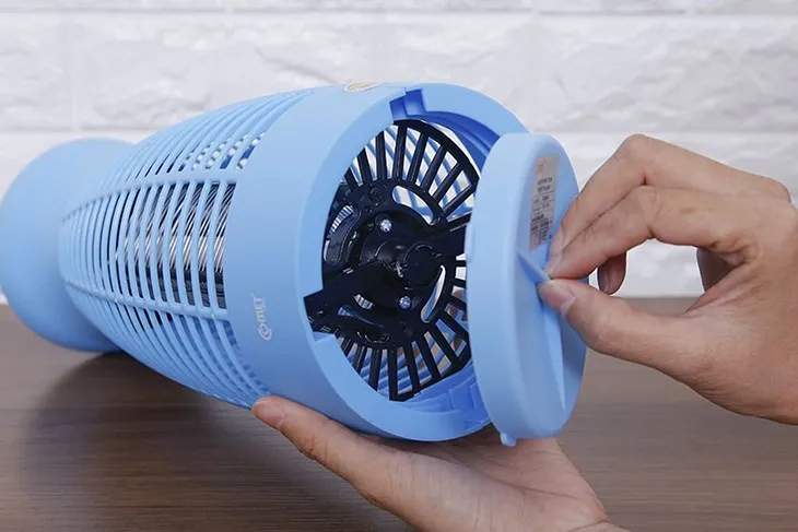 Định kỳ thay bóng đèn là một phần quan trọng trong cách sử dụng máy bắt muỗi bền bỉ