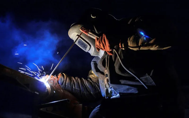 Cách Sử Dụng Máy Hàn Điện Tử Để Đảm Bảo An Toàn Lao Động