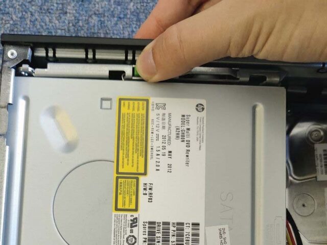 Hướng Dẫn Chi Tiết Cách Tháo Ổ Đĩa CD Máy Tính An Toàn Hướng Dẫn Chi Tiết Cách Tháo Ổ Đĩa CD Máy Tính An Toàn