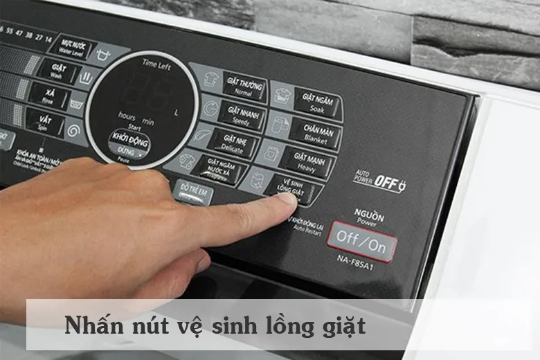 Vệ sinh máy giặt panasonic cửa trên - Nhấn nút vệ sinh