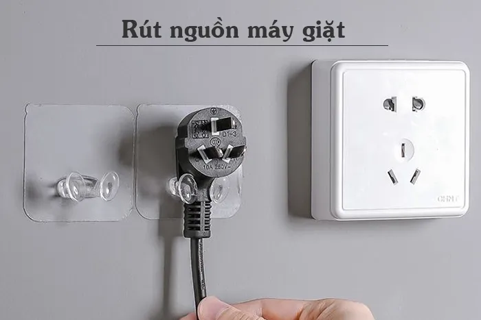 cách tháo máy giặt panasonic cửa trên an toàn - Rút nguồn máy giặt