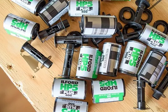 Các cuộn phim dự phòng được bảo quản, mẹo quan trọng khi tìm hiểu cách sử dụng máy ảnh phim