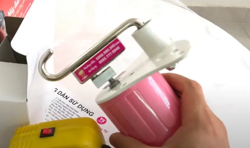 Quy trình tháo ốc trên hai thanh kim loại chữ U khi lắp máy đưa võng