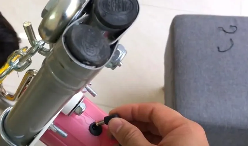 Kết nối adapter và bật công tắc điện để kiểm tra tốc độ máy đưa võng